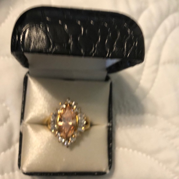Jewelry - Costume jewelry ring